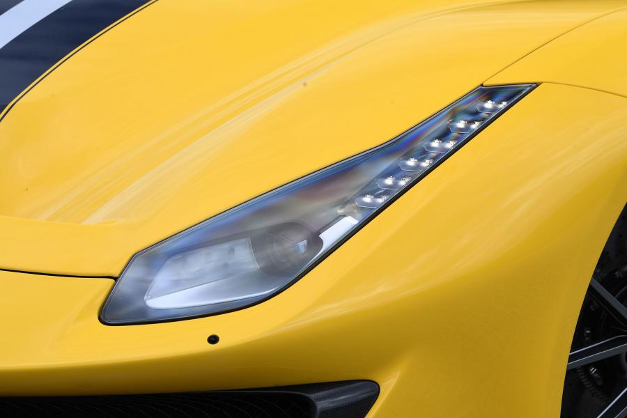 Детали экстерьера Ferrari 488 Pista 2018 года  (UK) (фото 7 из 21)